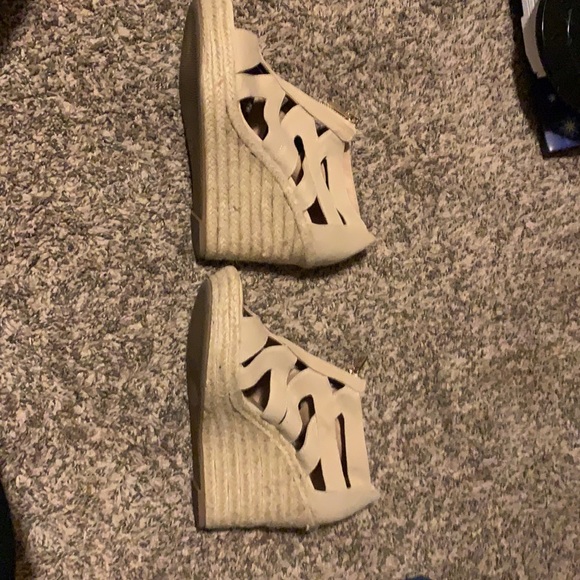 Medina Wedges 9.5 tan. Good condition - Picture 2 of 6